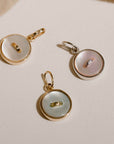 piccoli ciondoli oro giallo argento bottoncini madreperla bianca azzurra rosa made in italy